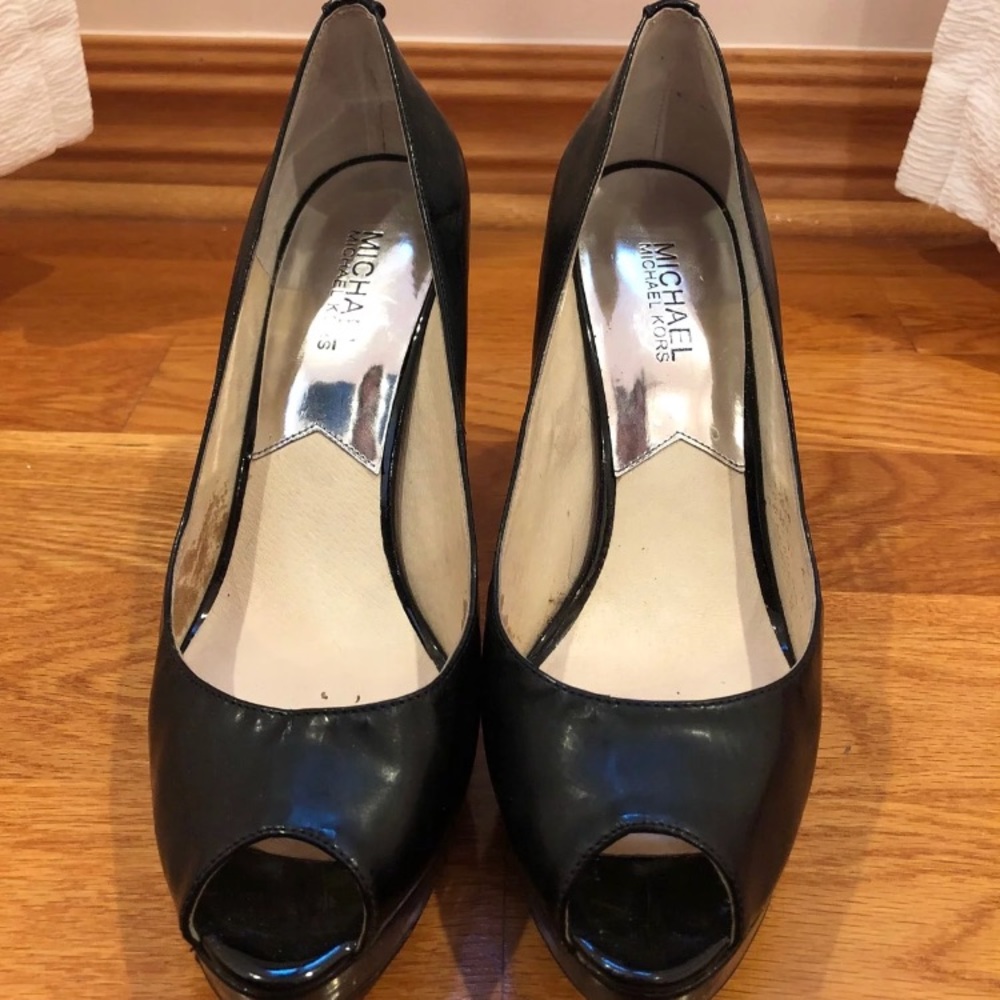 Michael Kors peep toe black Pump
